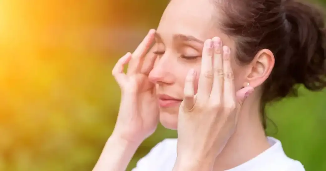 EFT-fingers-head - Natural Touch Training™ - Premier Training & Accreditation in Massage, Beauty, Wellbeing and Personal Development in the UK